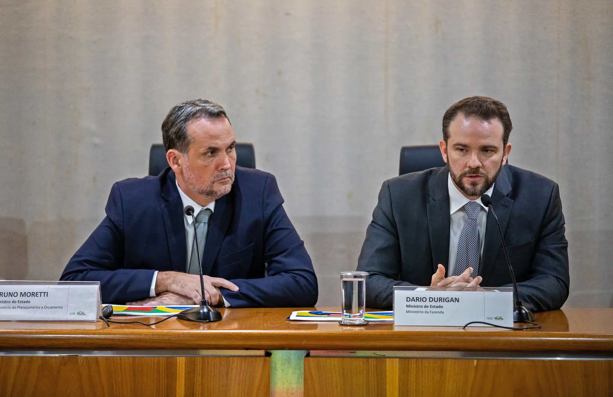Governo cogita compensar empresas pela PEC 6x1, que está parada no Senado há um mês