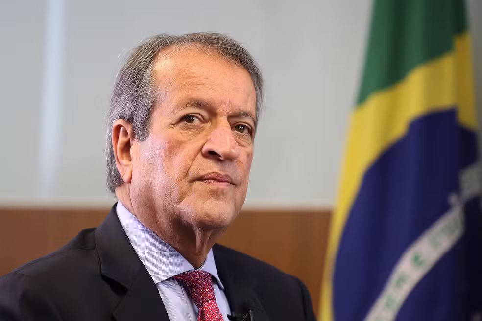 Dino cita indicação de emendas por Valdemar mesmo sem mandato e manda bloquear até R$ 119 milhões do presidente do PL